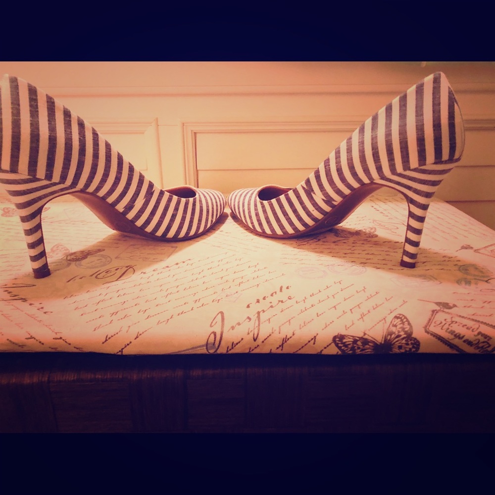 Adorable Blue and off white striped pumps.